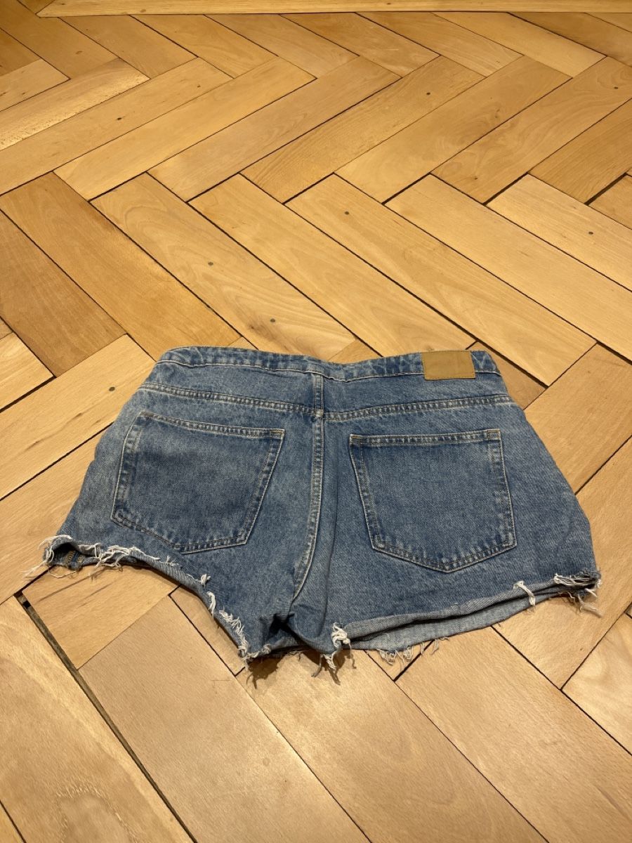 Weekday Jupes: Weekday Skort – D'occasion à Gams par annikalexandra 1