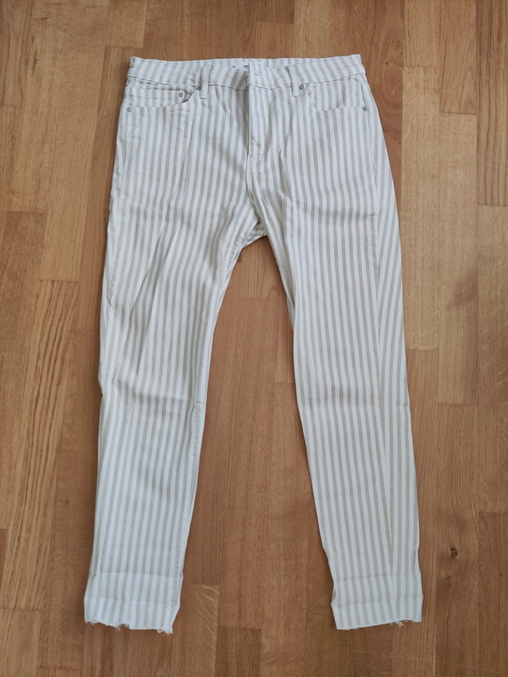 Mango Pantaloni: Mango Hose beige gestreift gr42 – Usato da Schönenwerd venduto da sal_75dx