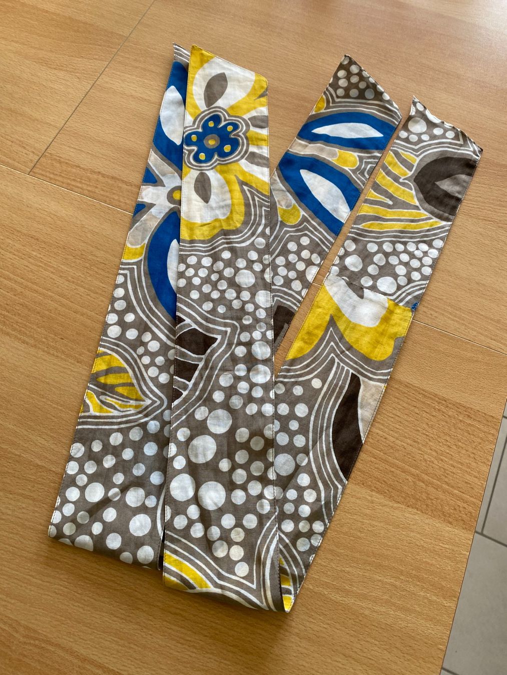 Escada Camicette: Escada Bluse mit Carmenausschnitt – Usato da Zürich venduto da Gemi 6
