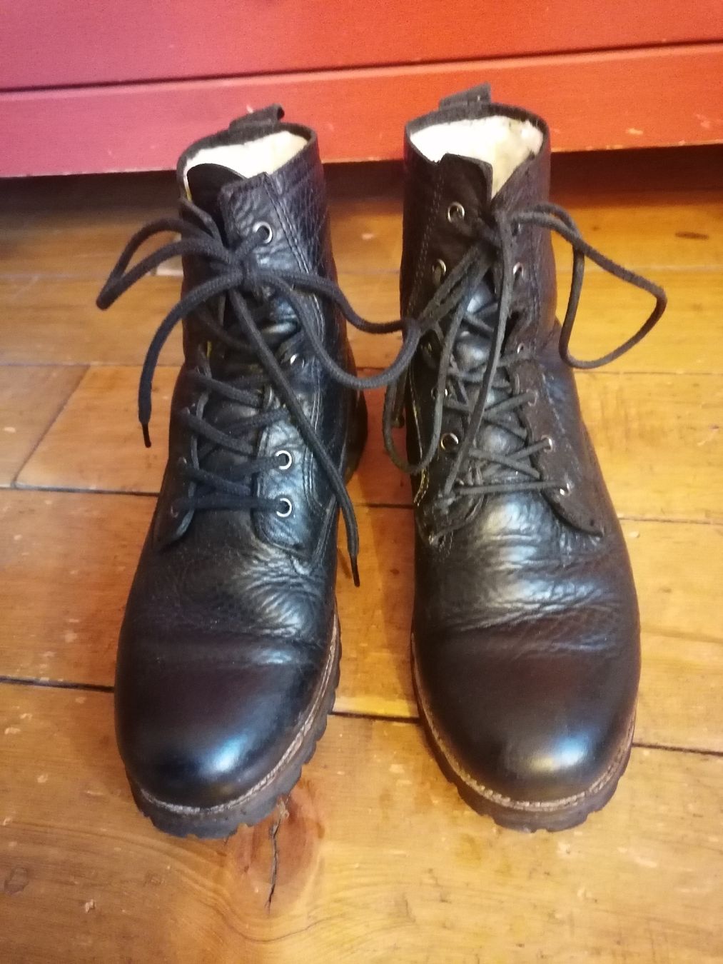 Scarpe da donna: Blackstone Stiefelette Echtleder mit Lammfell Gr. 40 – Usato da Arlesheim venduto da Flohmi_A_Z 1