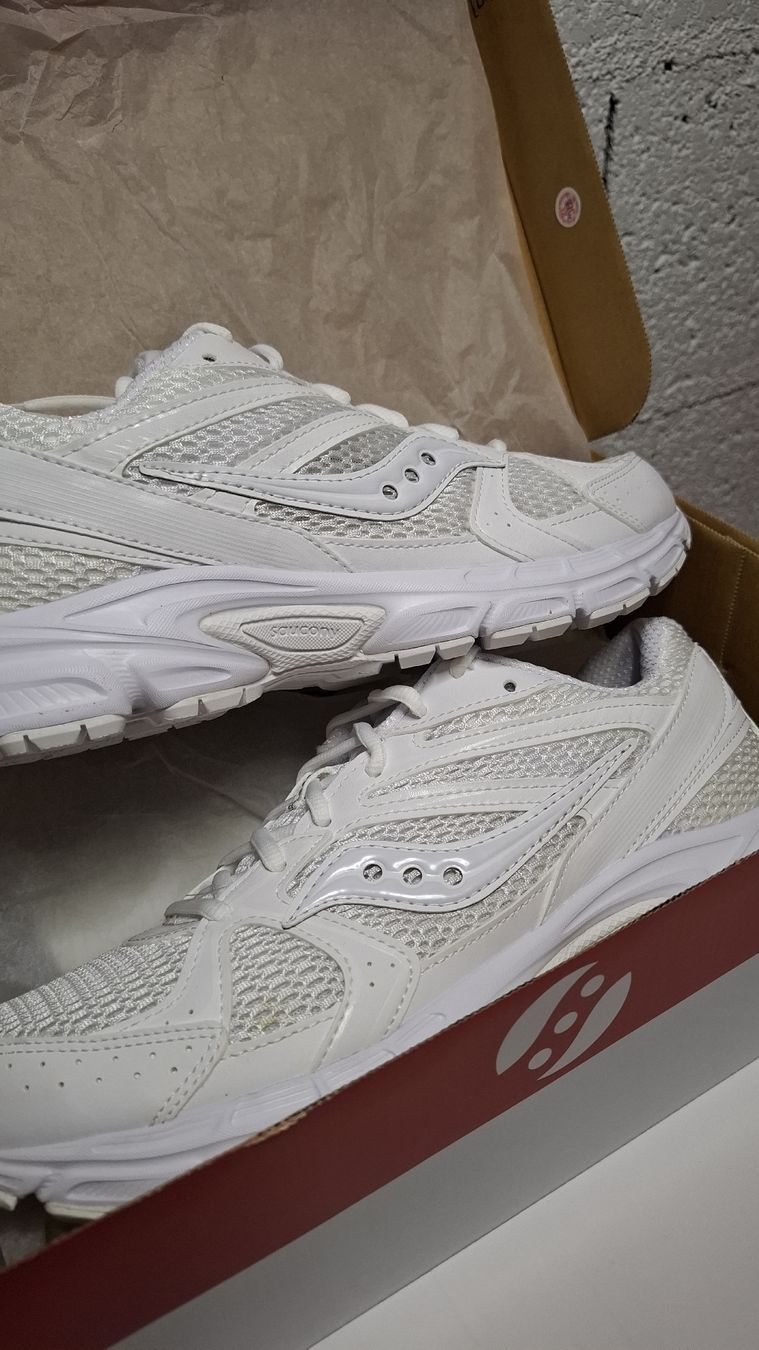 Saucony Scarpe da uomo: Saucony Ride Millenium Taille 42.5 - Neuf! – Nuovo e nell'imballaggio originale da Le Landeron venduto da rue_k9kg 2