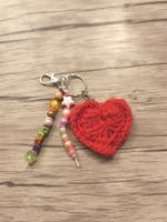 Porte-clés / charm sac cœur en crochet avec perles