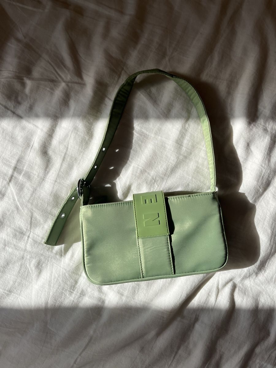 Sacs femmes: Sac à main vert – D'occasion à Ste-Croix par JENNY-_- 1