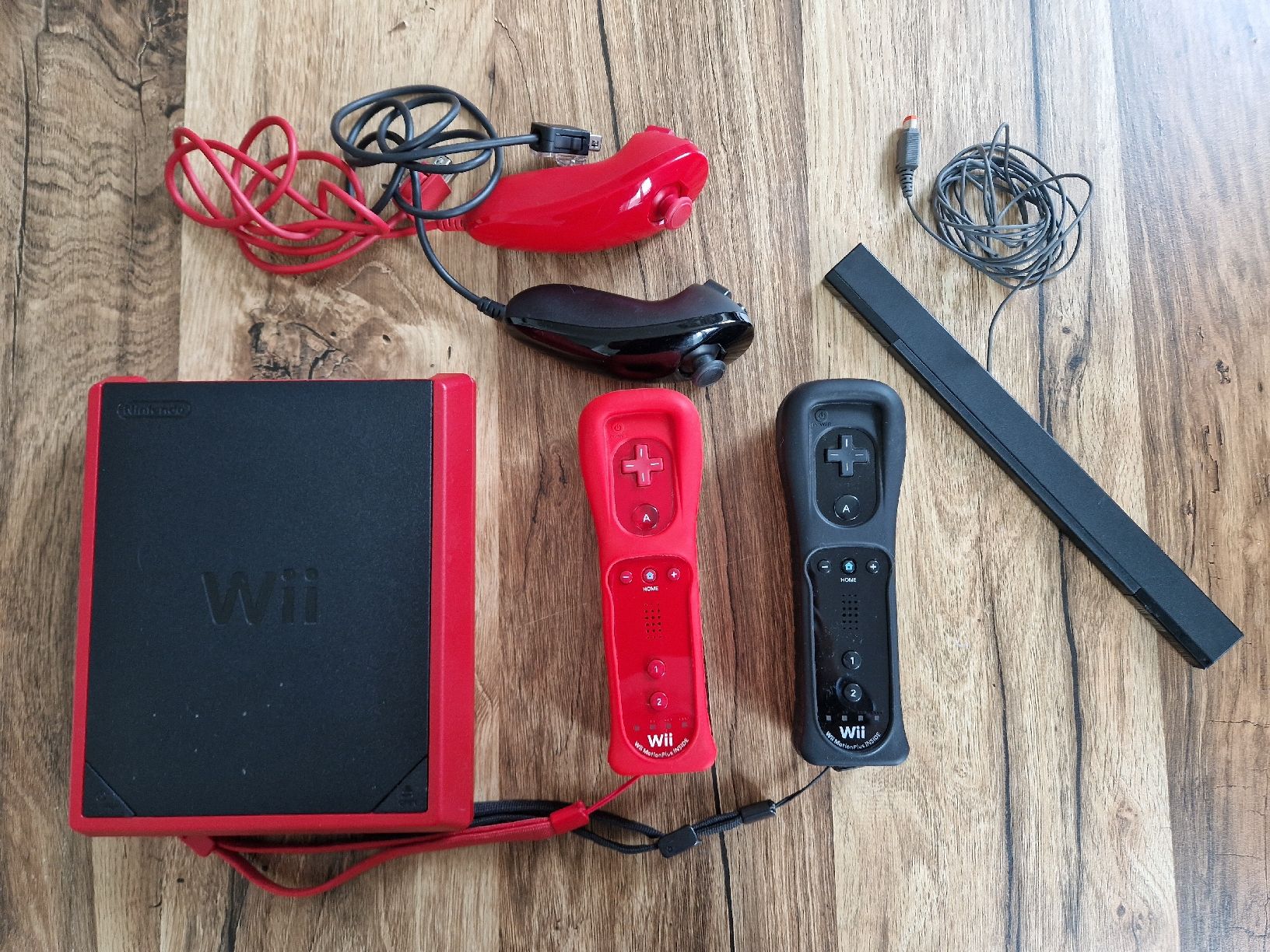 Nintendo Konsolen: Nintendo Wii mini Konsole inkl. Controller & Spiele – Gebraucht aus Buchrain von  2