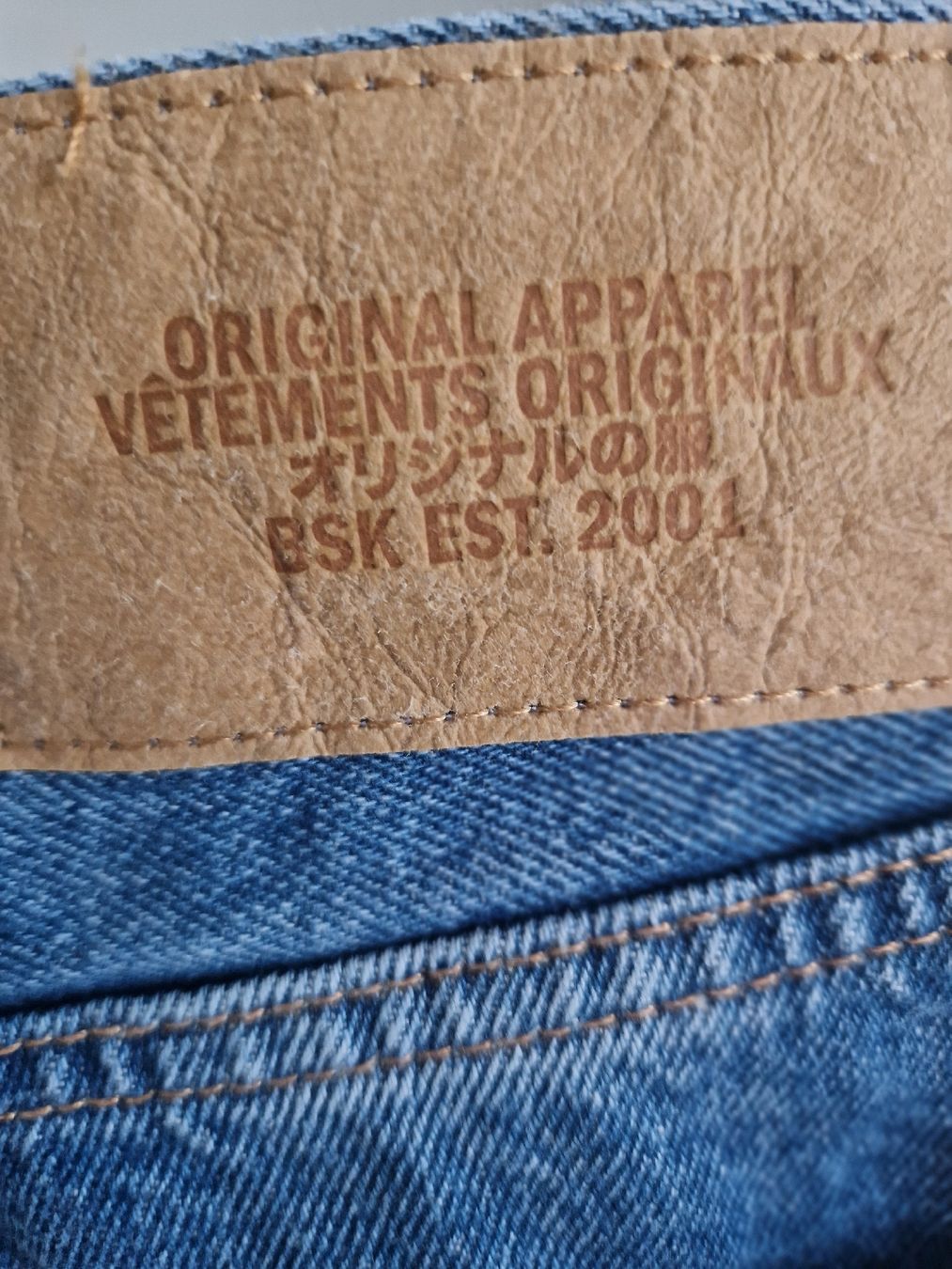Bershka Pantaloni: Kurze Jeans Bershka. Neu – Nuovo e nell'imballaggio originale da Arbedo venduto da Gyn 3