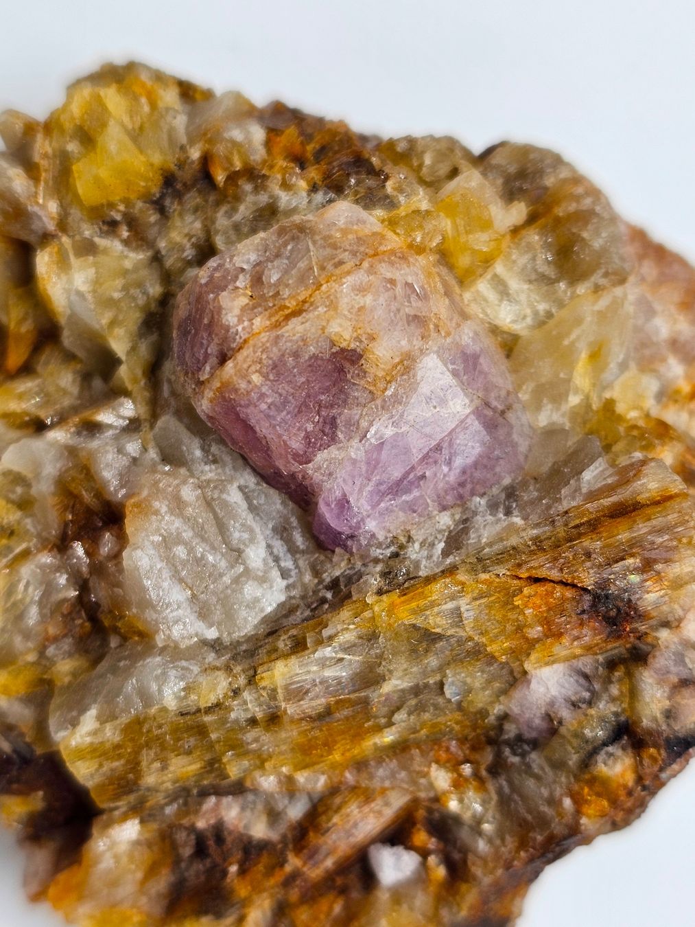 Minerali & Pietre curative: RaRe Hackmanite, Myanmar, Burma – Usato da Figino venduto da panshop