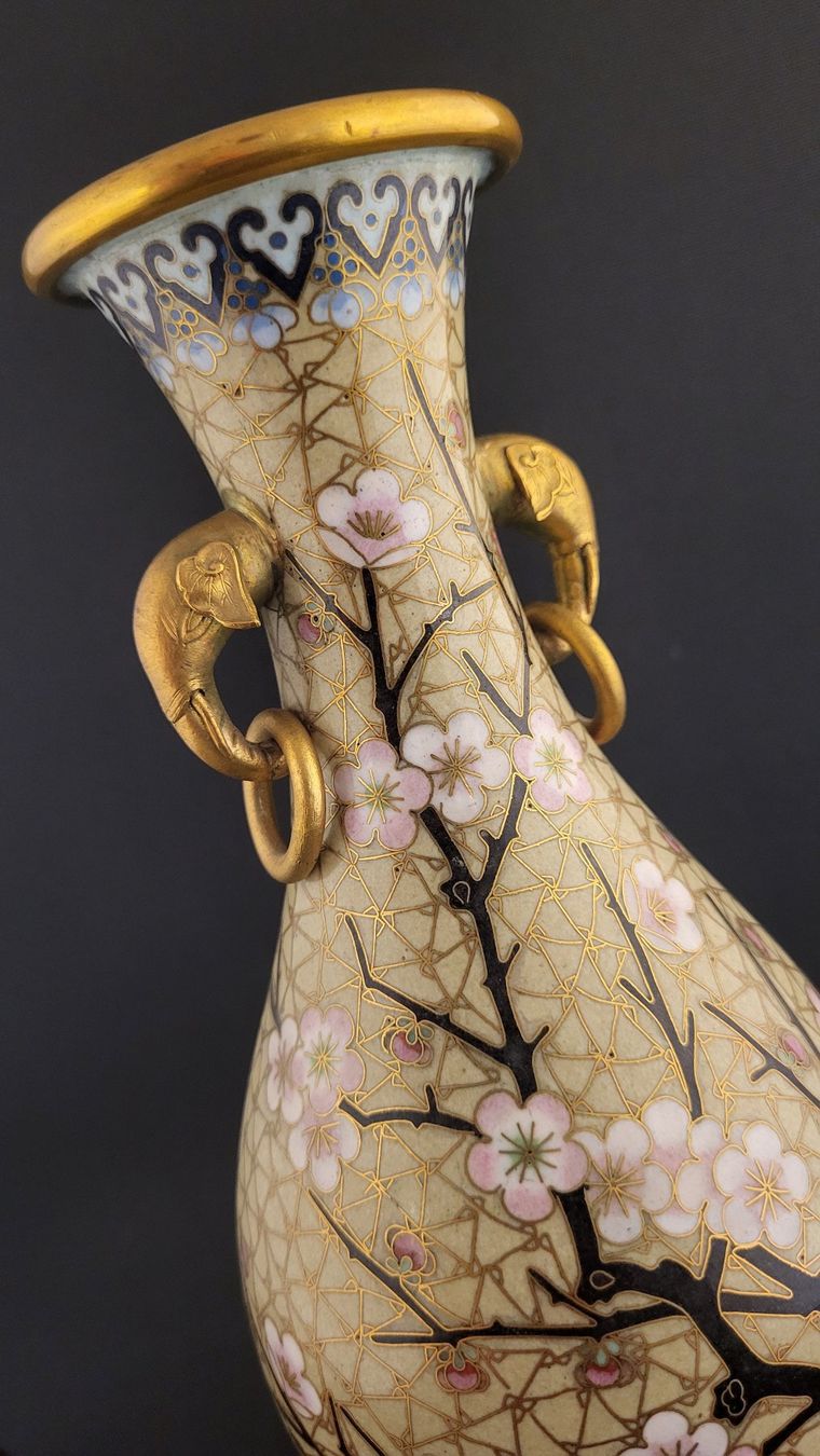 Vasen & Gefässe: Cloisonné Vase mit Elefanten-Köpfen – Gebraucht aus Basel von spinne02