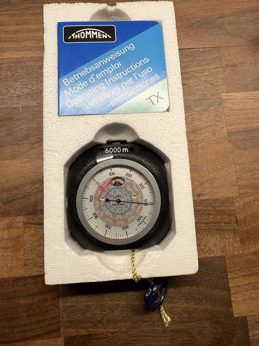 Altri elettrodomestici e apparecchi d’epoca: Thommen Hohenmesser Barometer Neu – Nuovo e nell'imballaggio originale da Kaiseraugst venduto da FlohmarktMassa 3