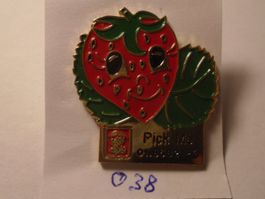 1 Erdbeer Pin "Pick Me" (O38)