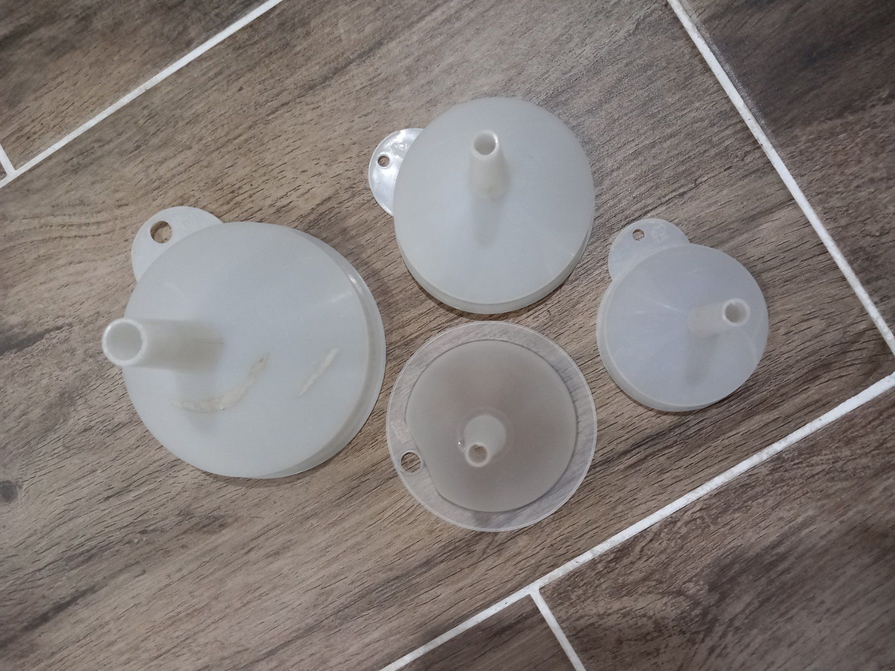 Altri elettrodomestici e apparecchi d’epoca: Plastik Trichter SET mit 4 Stück – Usato da Rheinau venduto da profitronic.shop 1