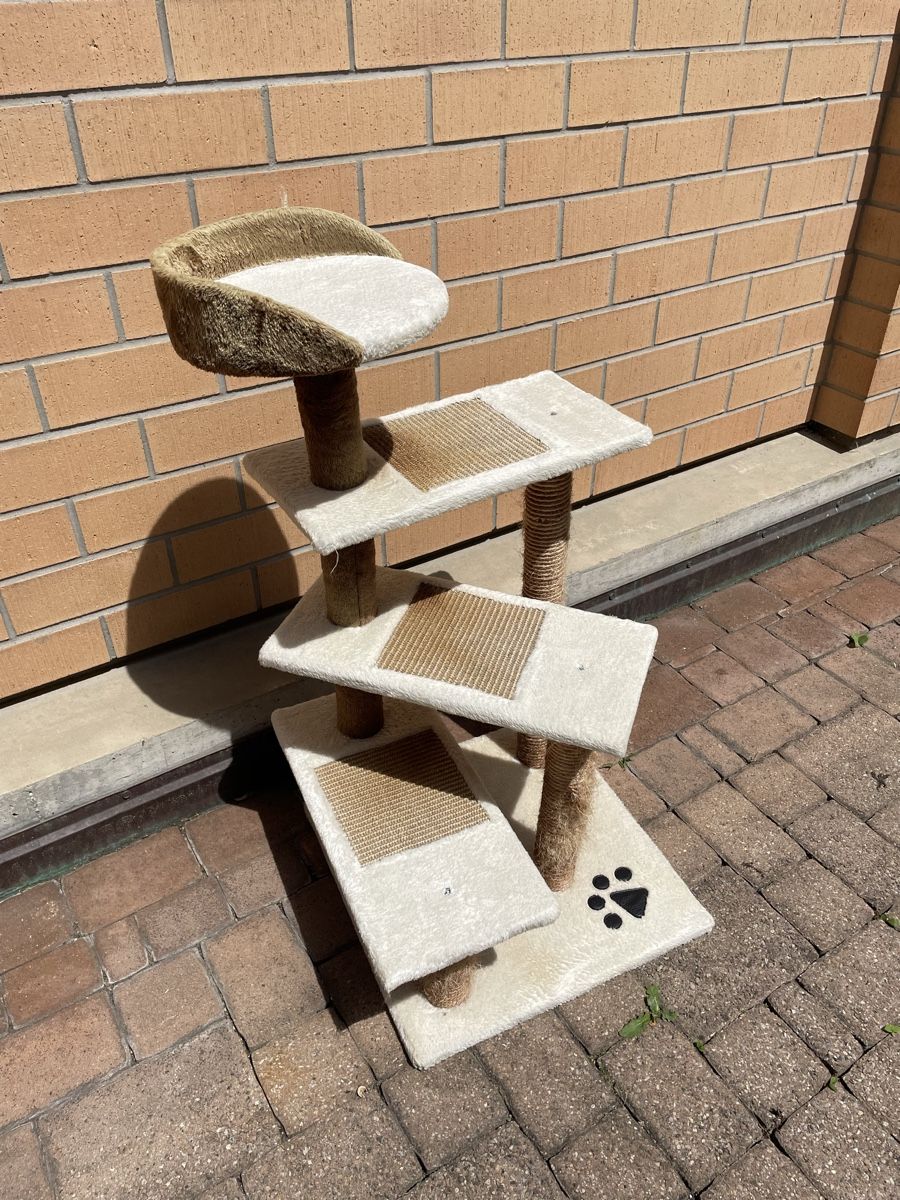 Arbres à chats: Katzenbaum – D'occasion à Bülach par dar_5xys