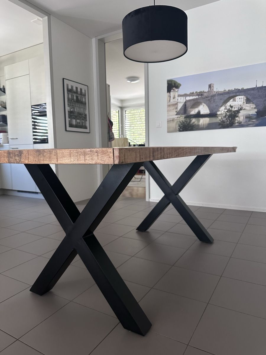 Tables: Beautiful solid mango wood dining table by Livique – D'occasion à Zürich par cam_5ln8 1