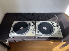 Ein Paar Technics-Plattenspieler MK5