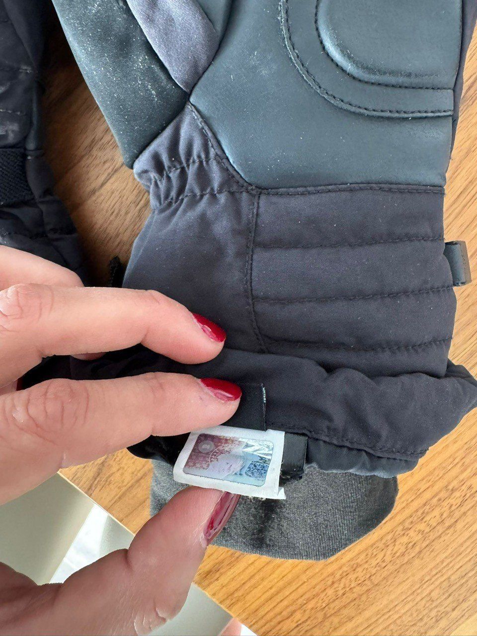 Canada Goose Guanti & manicotti: Canada Goose Black Arctic Down Gloves Mitts, Grosse M – Usato da Männedorf venduto da mic_y26r 3