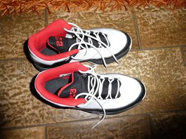 scarpe da ginnastica per attvità sportiva in genere
