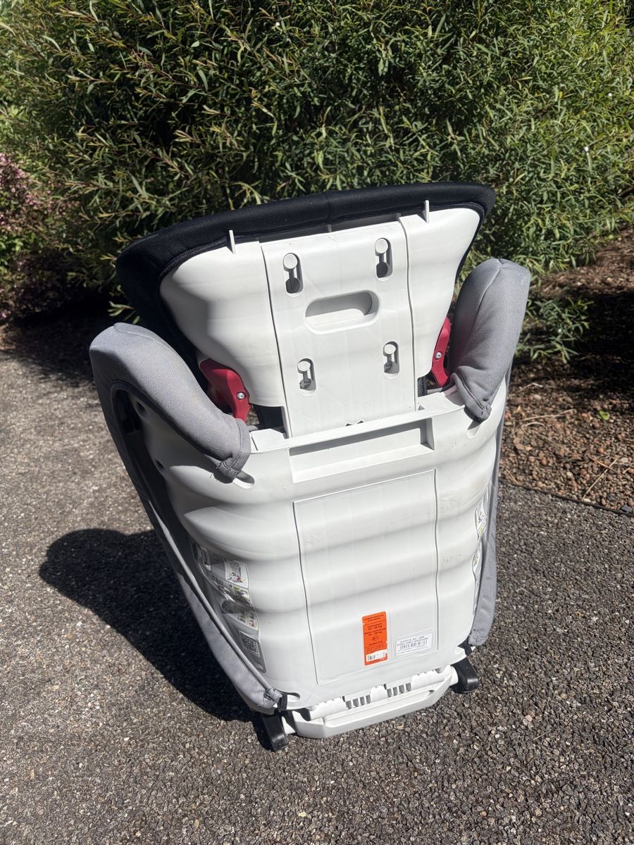 Britax Römer Seggiolini per auto: Britax Römer KidFix SL Kindersitz/Autositz – Usato da Oberwil-Lieli venduto da Toscombra 1