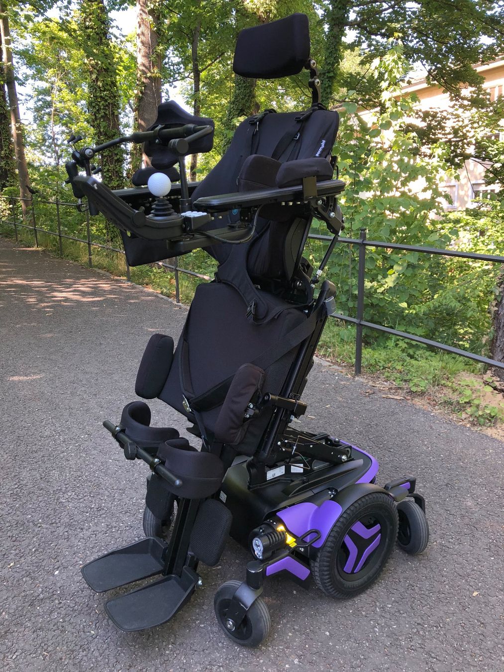Sedie a rotelle: Elektro-Rollstuhl mit Stehfunktion und Sitzlift – Nuovo (secondo la descrizione) da Basel venduto da rog_vwf5 1