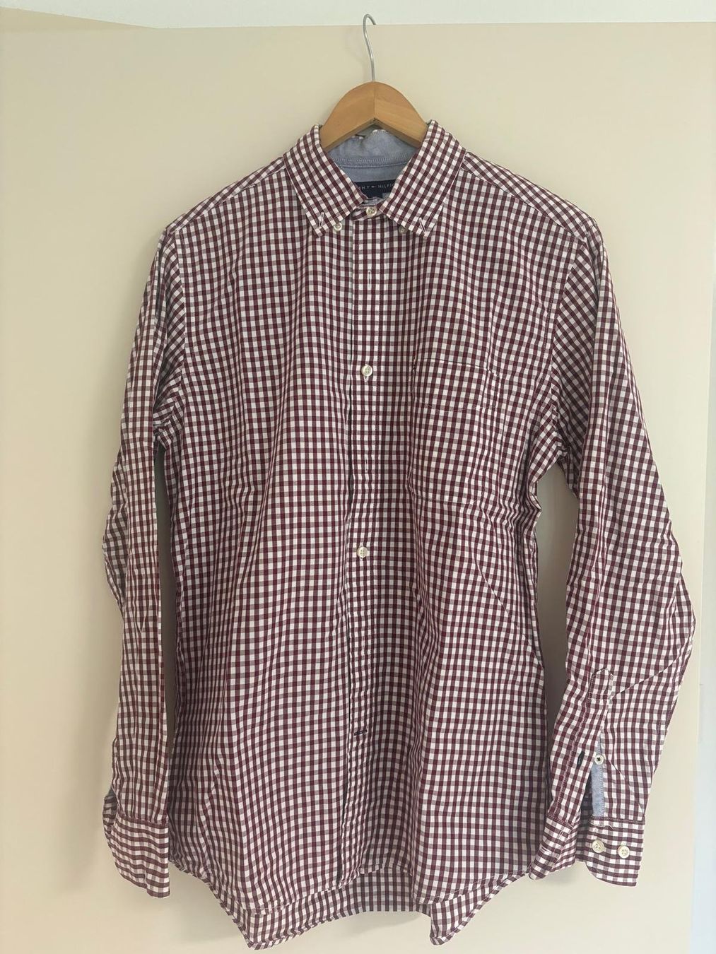 Tommy Hilfiger Camicie: Tommy Hilfiger - rotes Hemd - Männergrösse S – Usato da Zürich venduto da valentingmuer