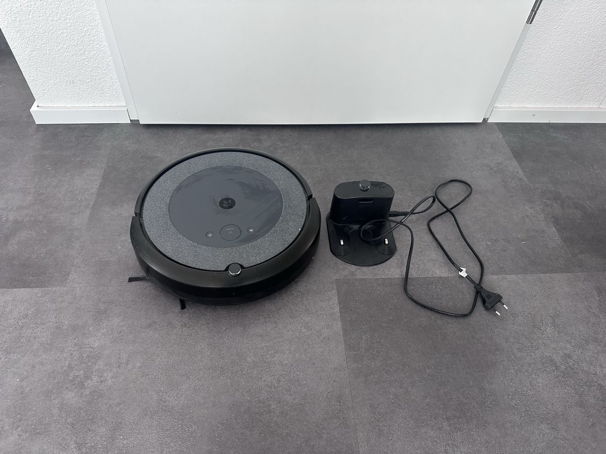 Aspirapolveri & Accessori: Saugroboter iRobot Roomba i5 mit Ladestation – Difettoso da Blumenstein venduto da Thunerin_1987
