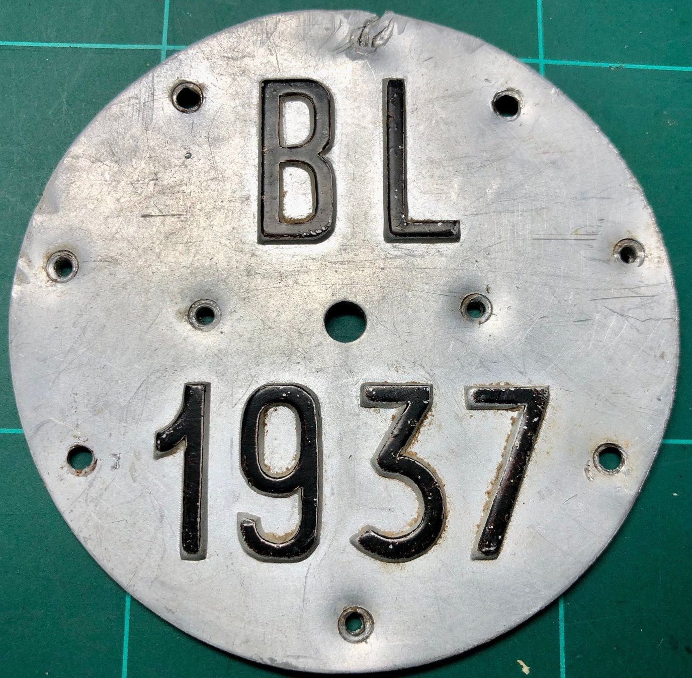 Insegne: Alte Velonummern BL 1937 – Usato da Röschenz venduto da Sharjah