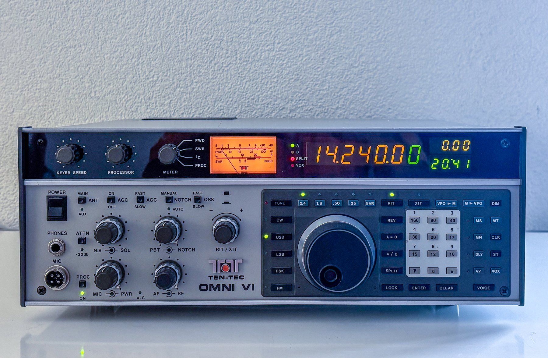 Technique de radiocom: Ten Tec Omni VI – D'occasion à Zürich par J2O