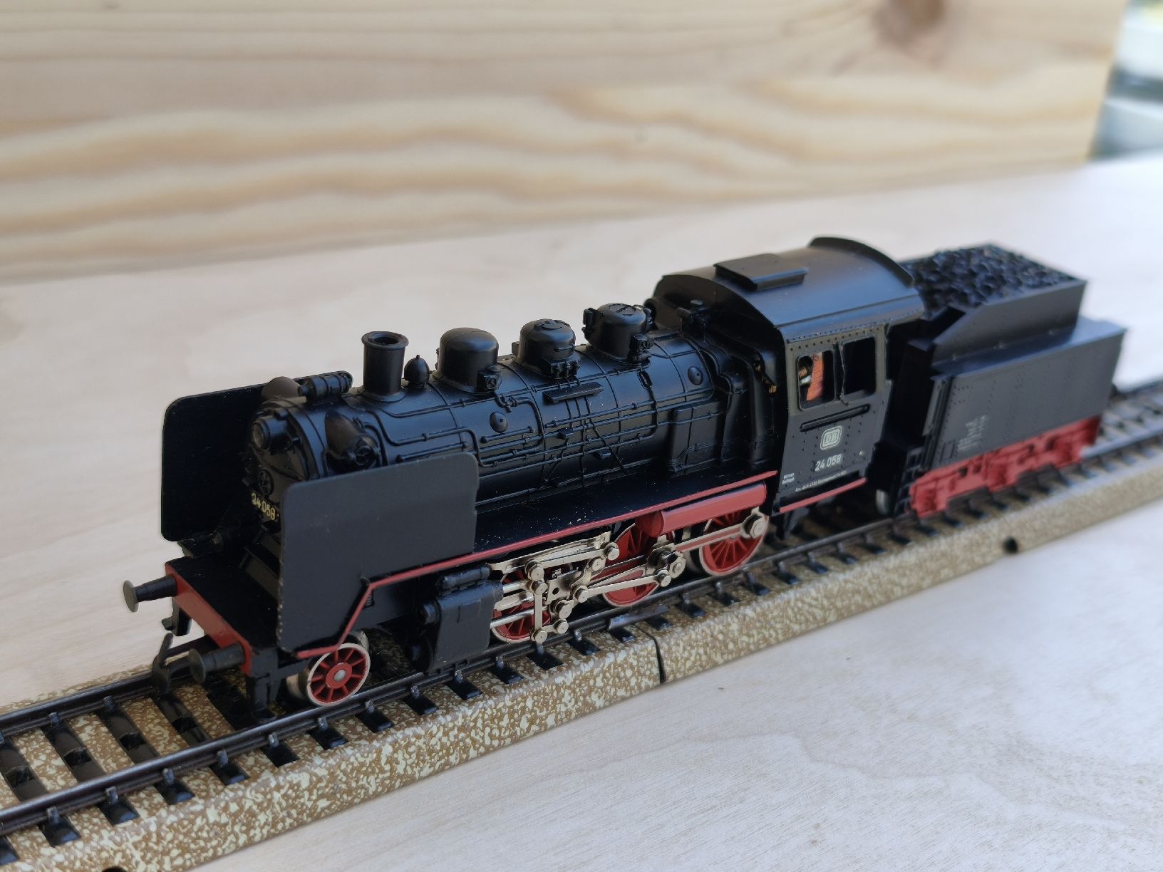 Märklin Modelleisenbahnen: Märklin 3003 Dampflokomotive mit Tender – Gebraucht aus Augst BL von Schubrahim 4