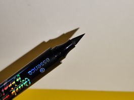 Quick wing! stamp Eyeliner von essence! 2 x Gebraucht!