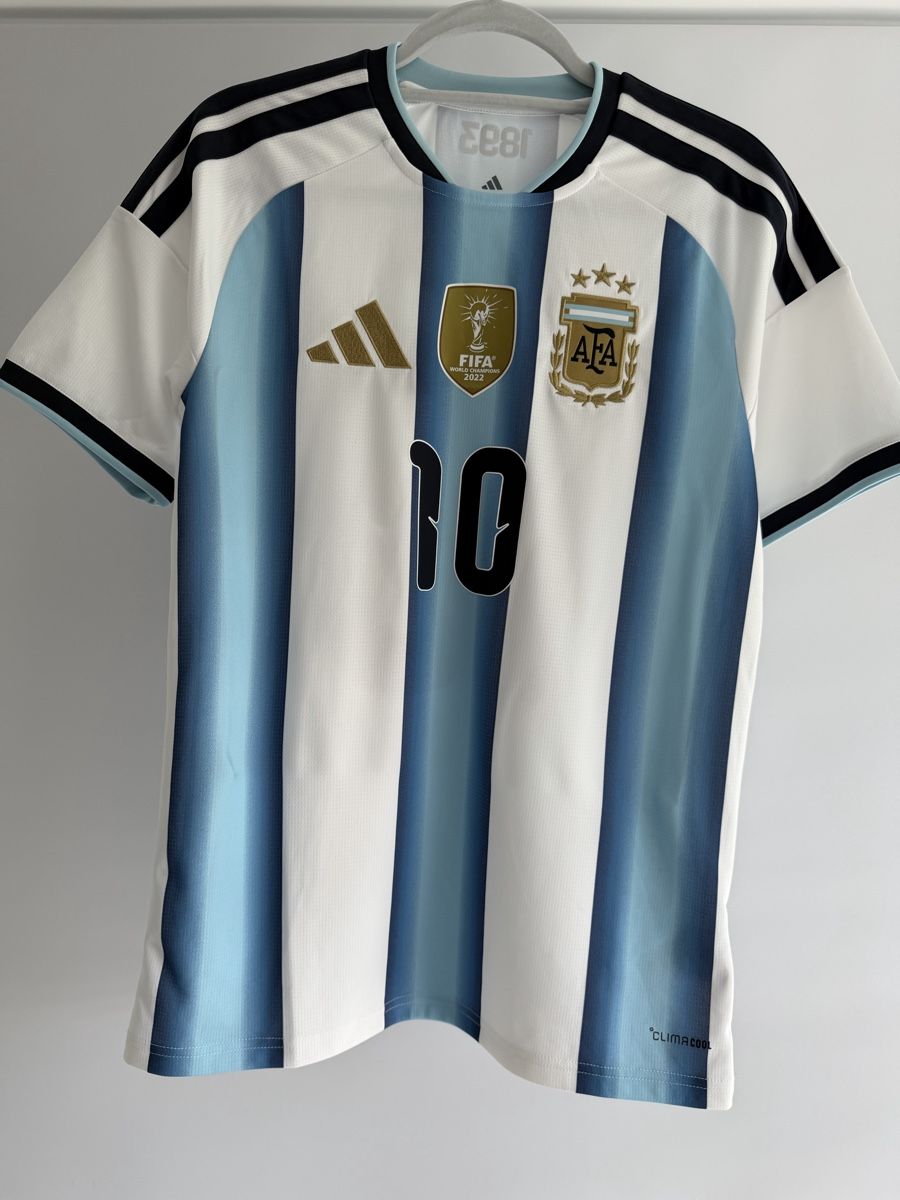 Adidas Canottiere & Pantaloni: Argentinien 2026 Home Adidas  – Usato da Meggen venduto da Patti_