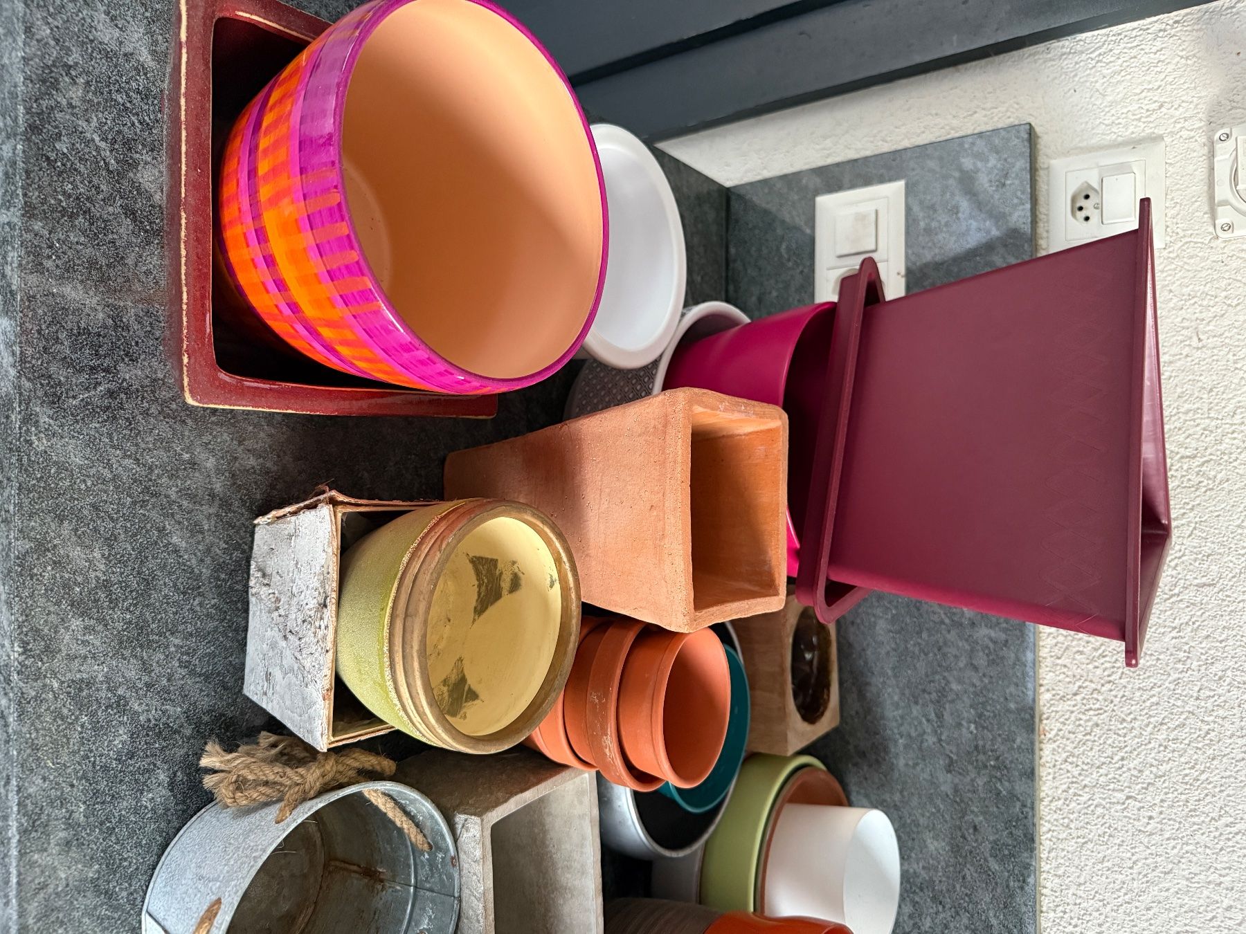 Vasi per fiori: Lot de cache pots diverse tailles+ material-approx.30 pièces – Usato da Veyrier venduto da Szurkemaci 2