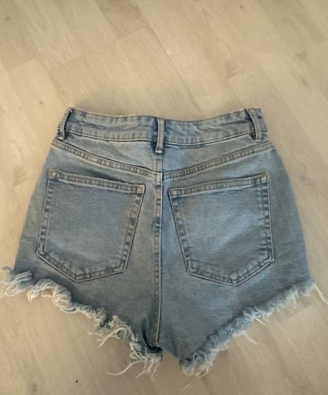Zara Jeans: Zara Jeans Shorts Hotpants, Gr. 34, hellblau – Usato da Brüttisellen venduto da Ariana-24 1