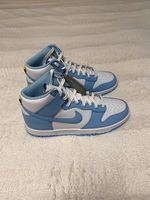 Nike / hellblau