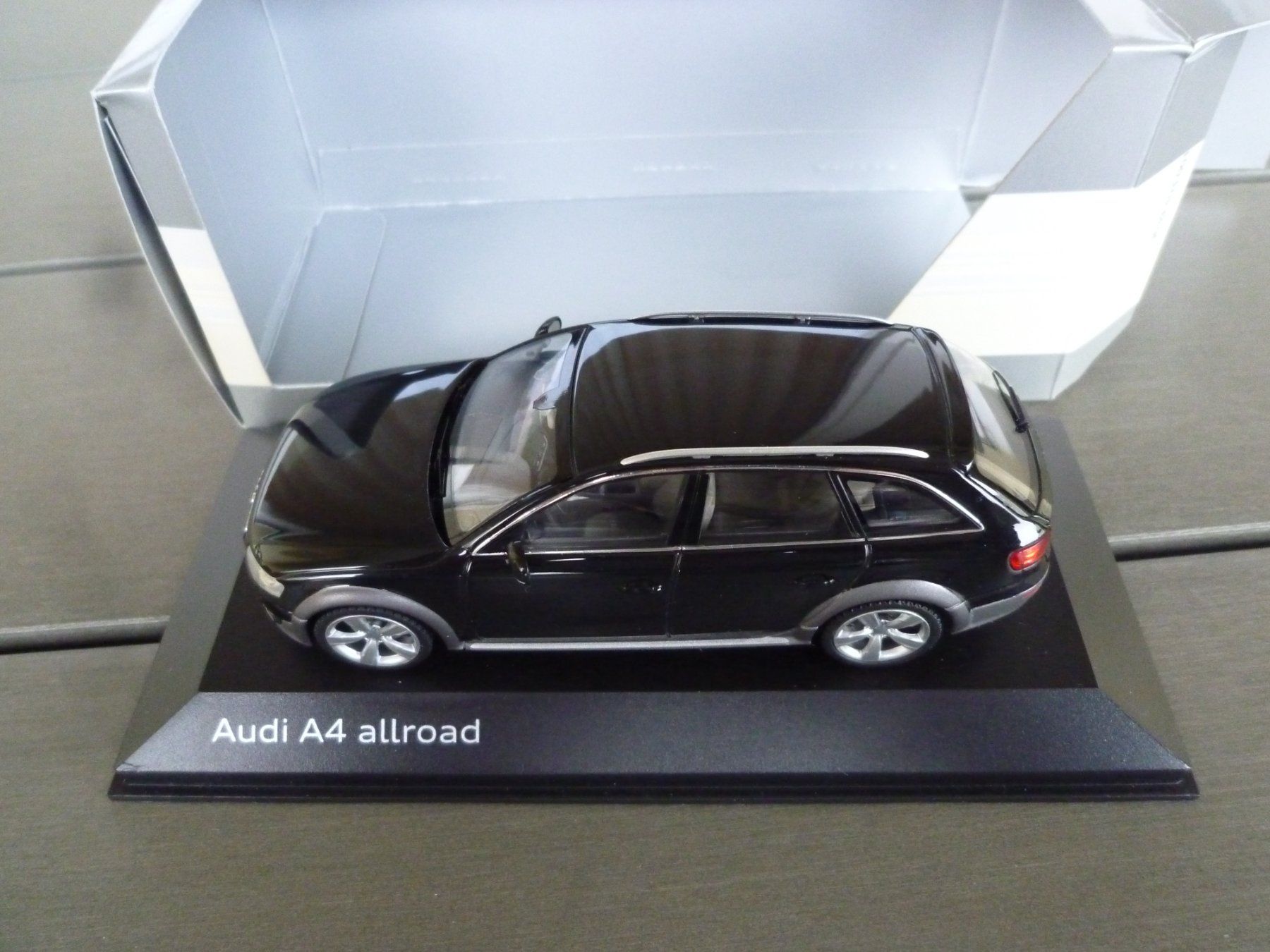 Audi Modellini d'auto: Audi A4 allroad – Nuovo e nell'imballaggio originale da Flawil venduto da Imperiosud 4