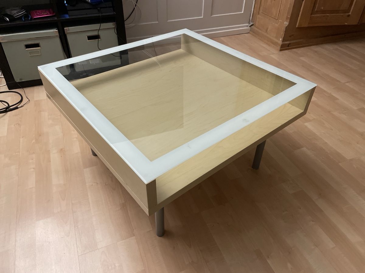 Ikea Tavoli: Couchtisch IKEA mit Glasplatte – Usato da Zürich venduto da toe_7gmv