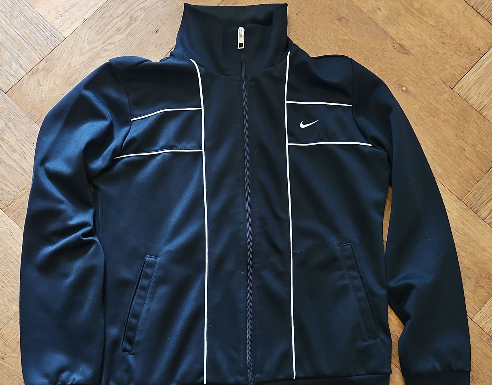 Nike Jacken: Nike Jacke Schwarz Grösse M – Gebraucht aus Zürich von sam_w2ks