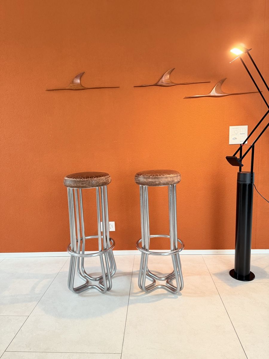 Hocker: 2 Vintage Barhocker aus Leder & Metall – Gebraucht aus Grenchen von Nur_2540