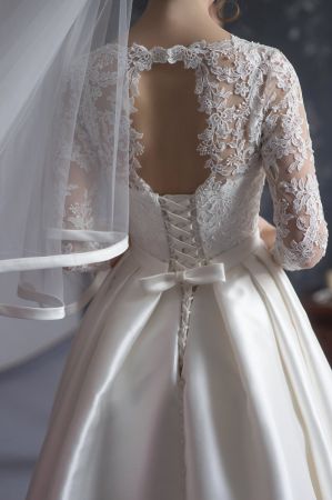 Brautkleid weiss A Linie Grösse S-M sehr guter Zustand