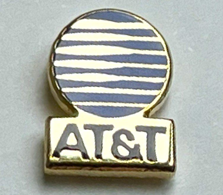 Placchette & Badge: Pin AT&T – Usato da Kriens venduto da TSCH1