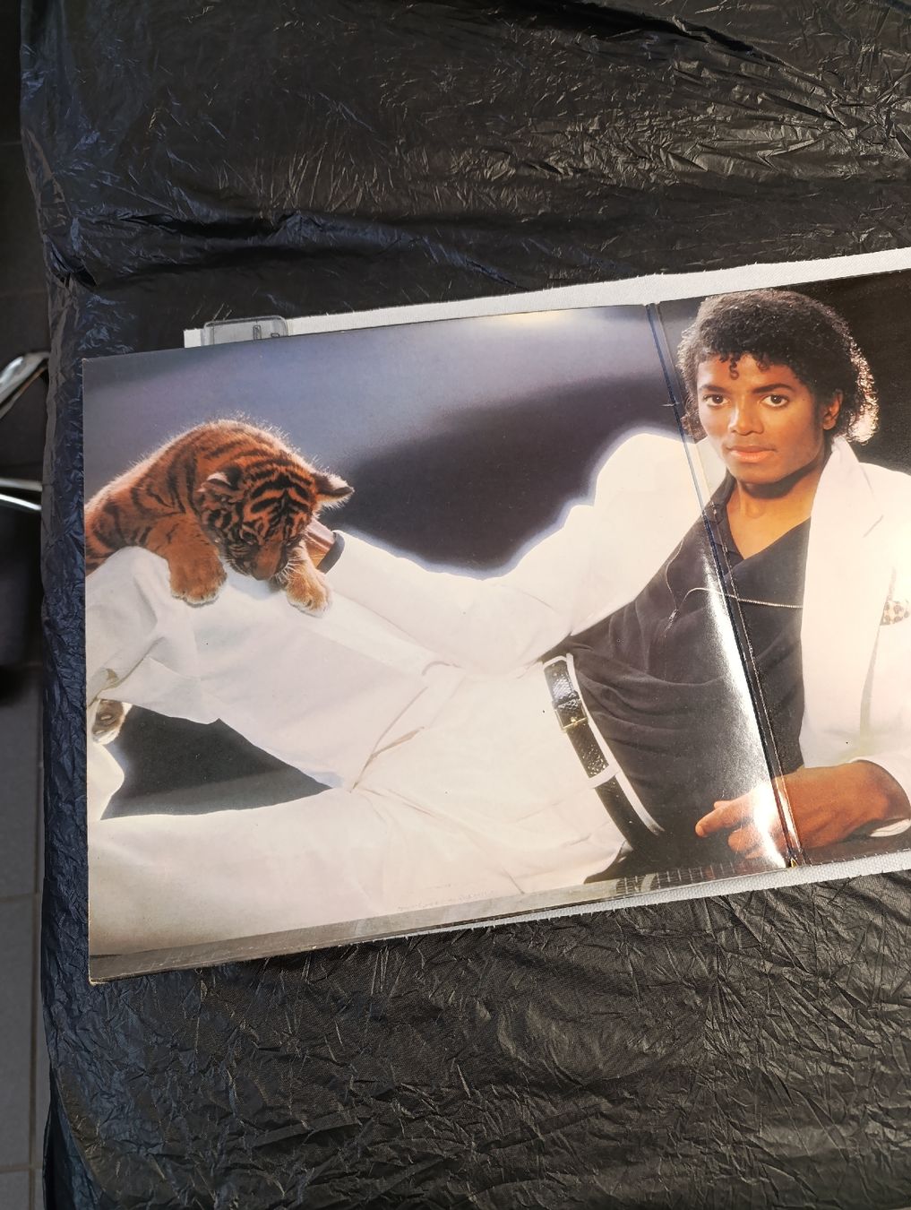 Dischi in vinile: Michael Jackson "Thriller"disque original de 1984 – Usato da Avry-sur-Matran venduto da dav_nm5p 2
