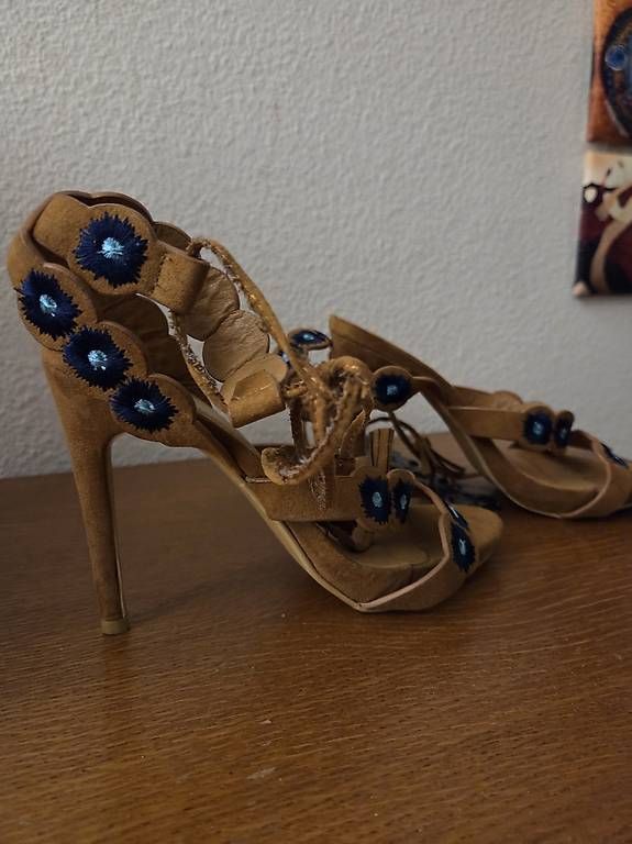 Scarpe da donna: High Heels / Sandalen mit Absatz braun – Usato da Au ZH venduto da ali_tf7f