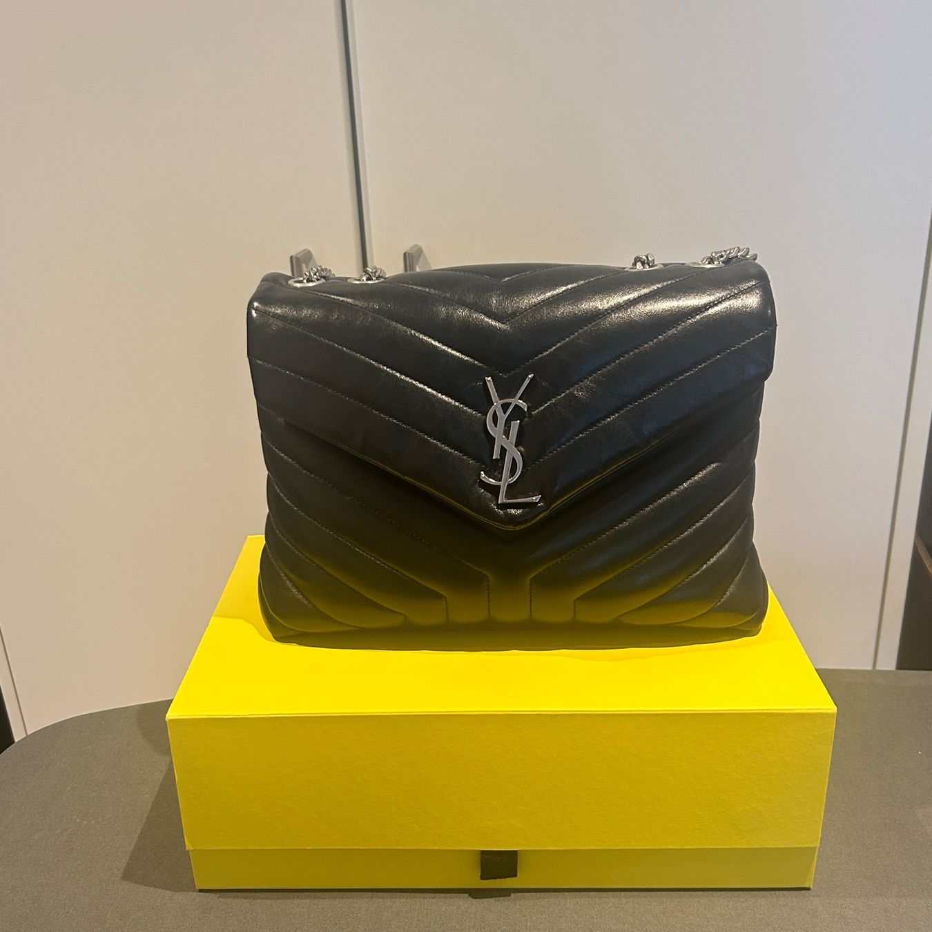 Saint Laurent Borse da donna: Saint Laurent LouLou Medium Bag – Usato da Schaffhausen venduto da missclichy