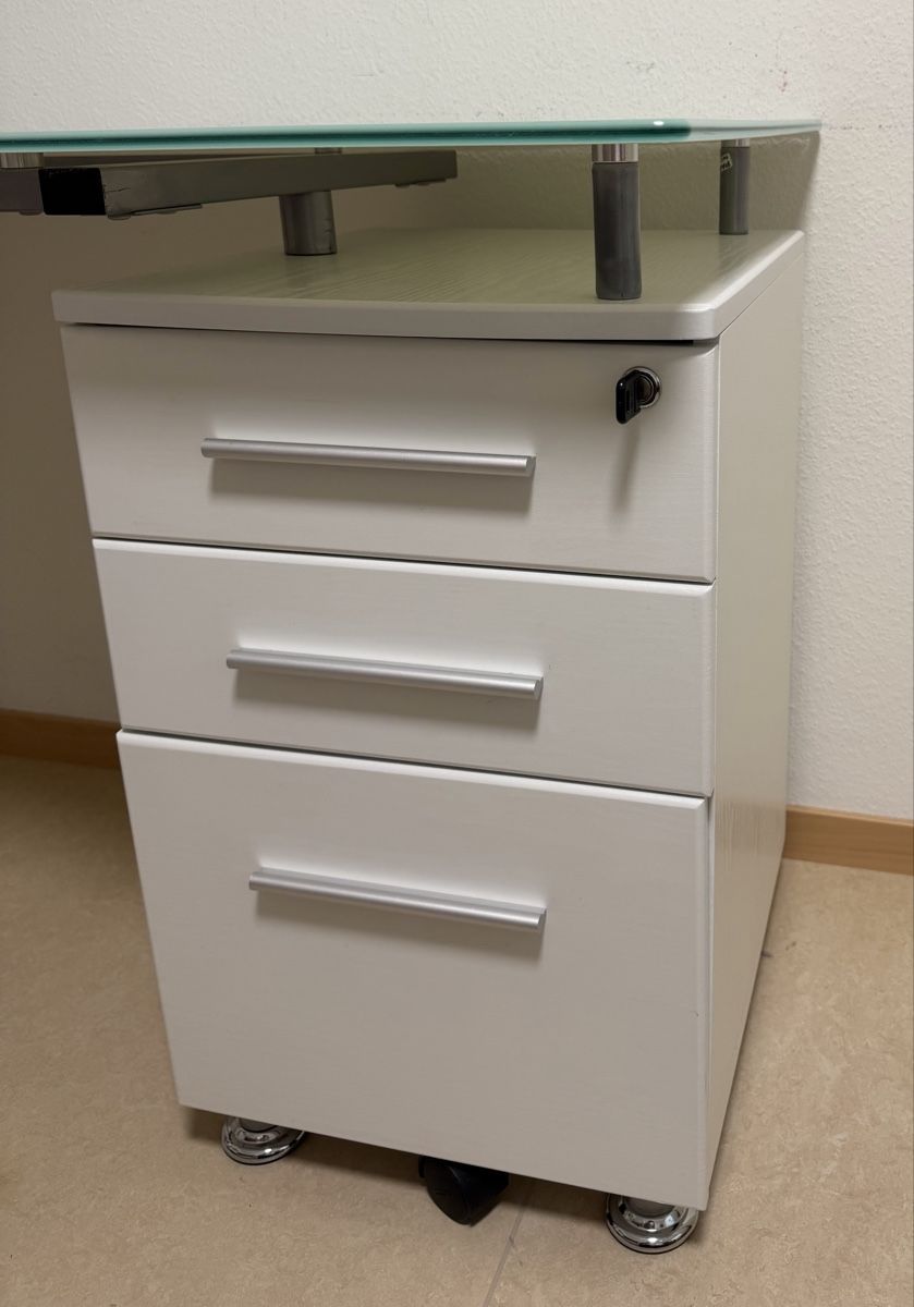 Schreibtische: Schreibtisch – Gebraucht aus Zürich von shk_bb5c 2