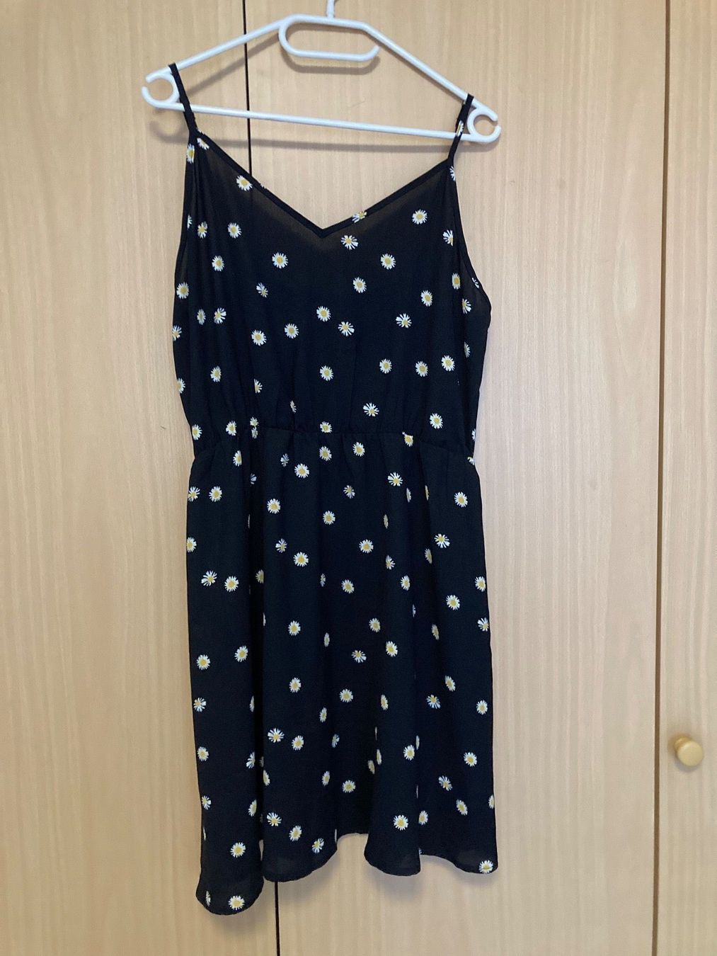 Vestiti: Schwarzes Kleid mit Gänseblümchen XL – Nuovo (secondo la descrizione) da Thun venduto da Vans_98