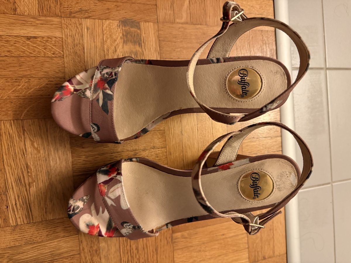 Buffalo Scarpe da donna: Buffalo Heels mit Blockabsatz Gr. 39 – Usato da Stallikon venduto da Lilly_90 4