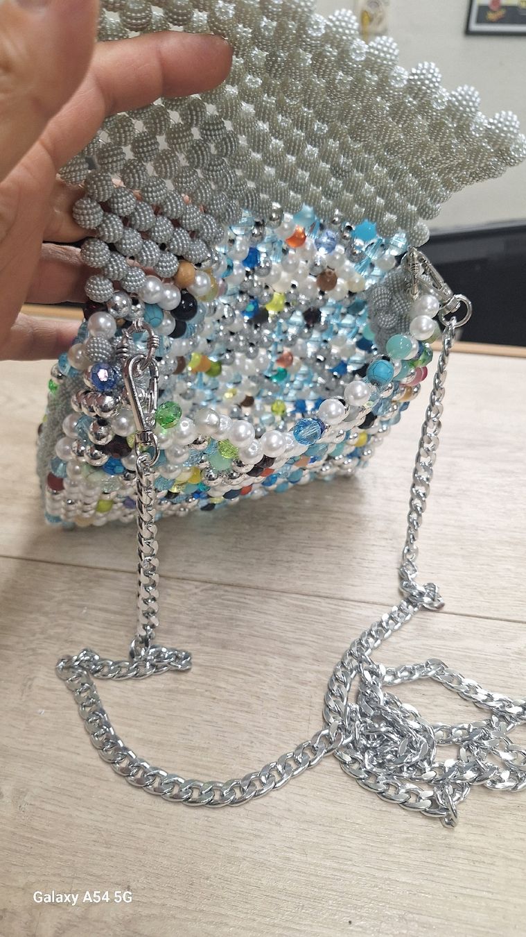 Taschen für Damen: Tasche aus perlen – Neu (gemäss Beschreibung) aus Oberglatt ZH von nat_c6k7 1