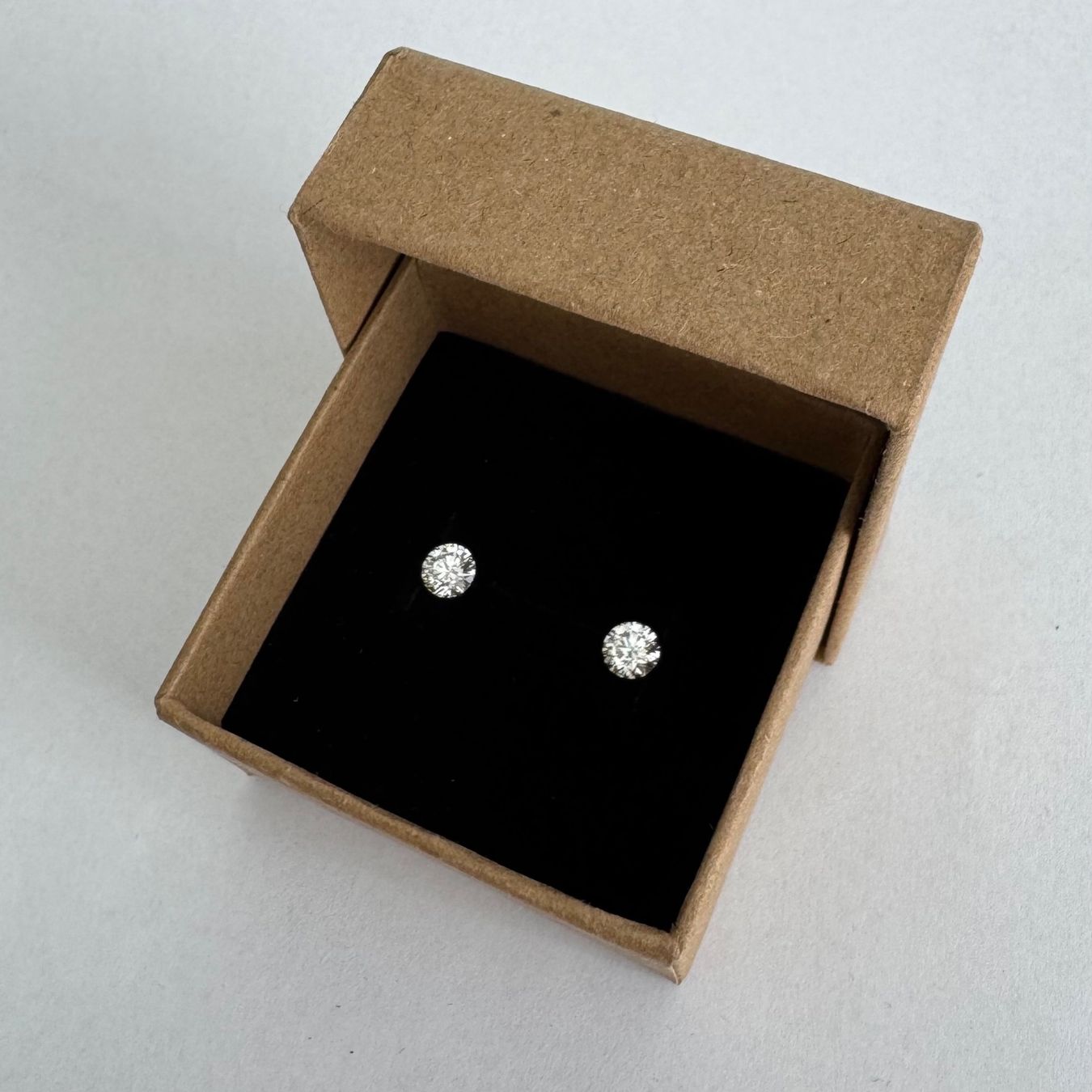Orecchini pendenti & Orecchini a lobo: Titan Ohrstecker 1.0ct (2x0.5ct) Labor-Diamant D/VVS2 IGI – Nuovo e nell'imballaggio originale da Wallenwil venduto da labgrown.ch 3