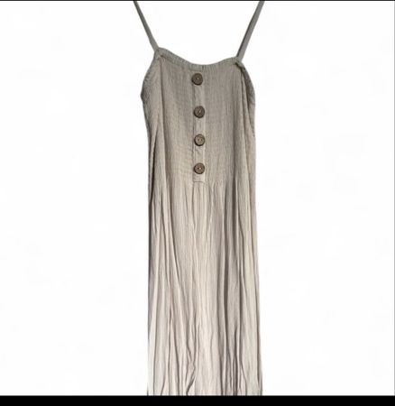 white maxi dress with button detail #maxidress #feminine