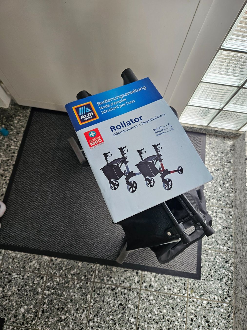 Ausili per la deambulazione: Aldi Rollator fast neu – Usato da Egg b. Zürich venduto da redhev123 2