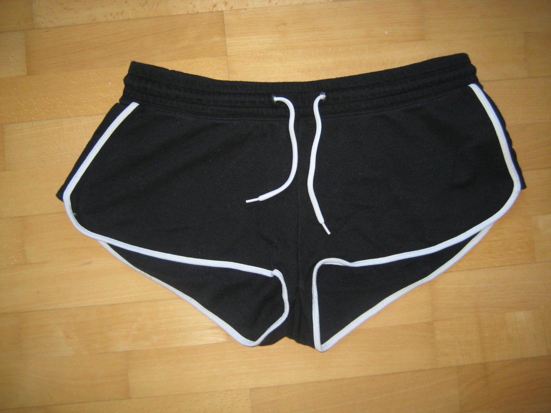 Pantaloni: Shorts schwarz Grösse M – Usato da Dietlikon venduto da kue_6cd5