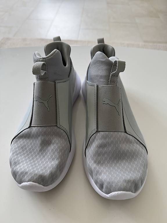 Chaussures femmes: Puma indoor Größe 37 – D'occasion à Therwil par niggidaetsch