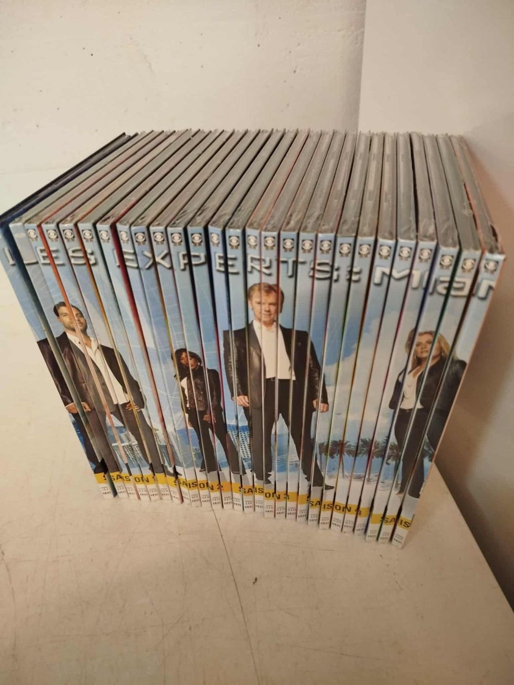 Tutti i DVDs: Dvd - Les Experts : Miami – Usato da La Chaux-de-Fonds venduto da Emmaus2300CDF
